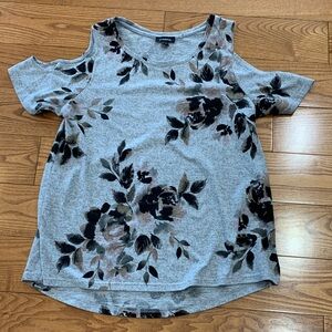 💛2/$20 Le Chateau Grey Floral Cold Shoulder Top XL